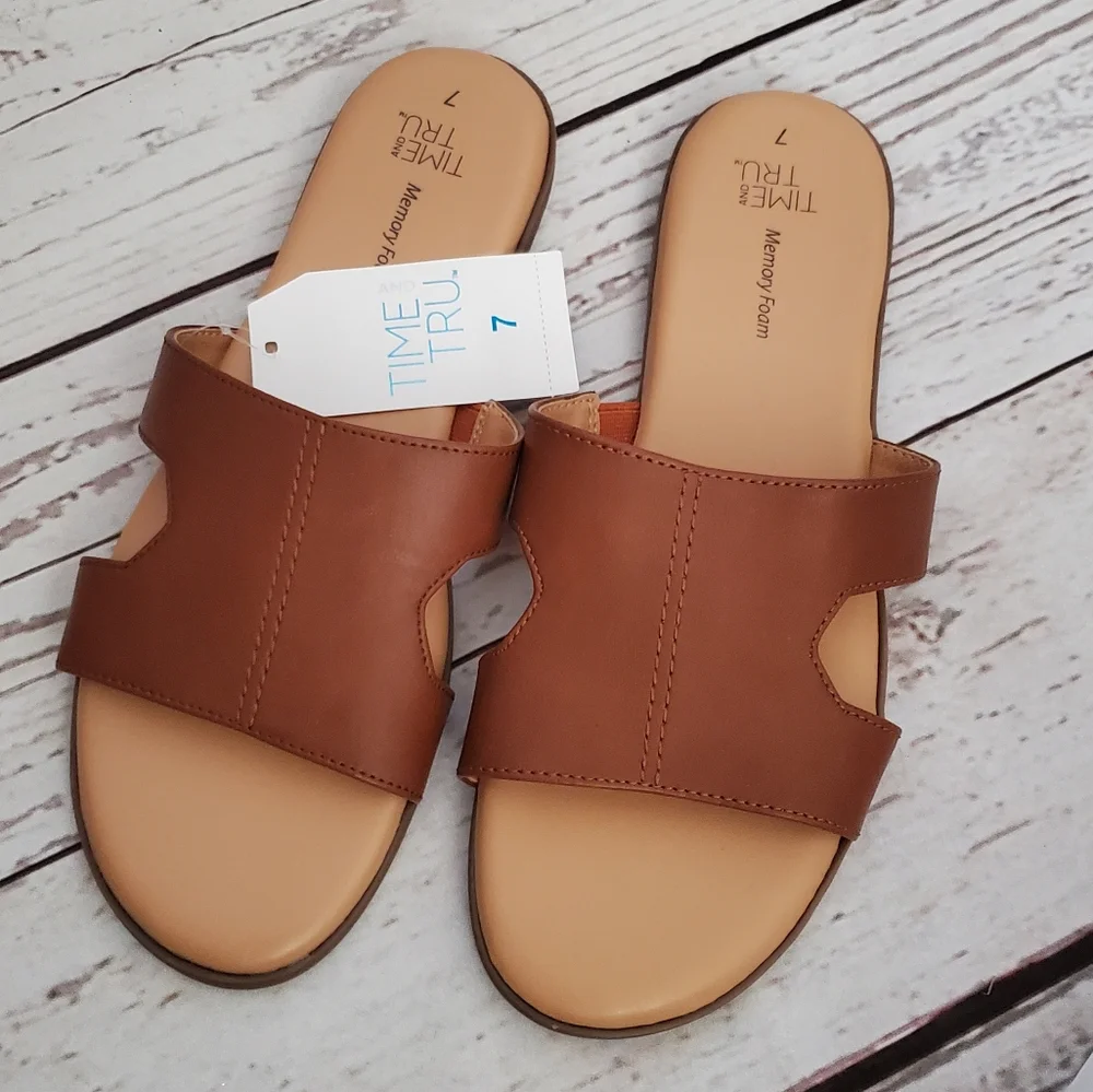 Time and Tru women's core H band cut out sandals Cognac size 7